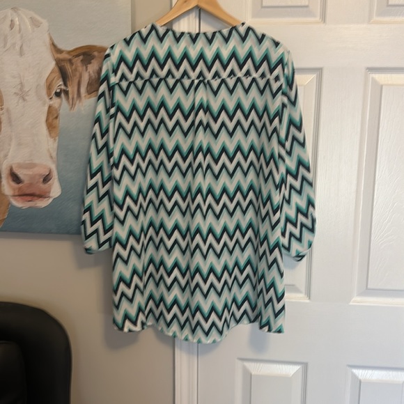 Blouse - great with leggings! - Picture 5 of 5
